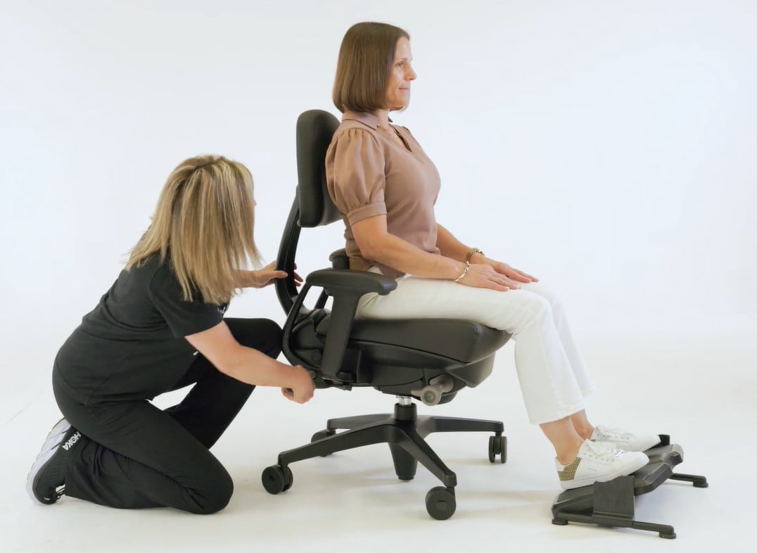 adjusting-the chair-of-short-lady