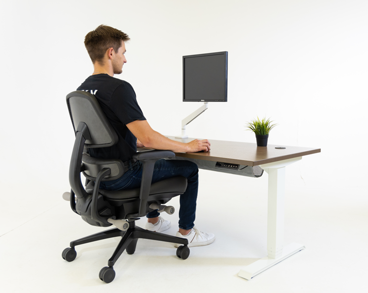 men-working-on-pc-sitting-on-anthros-chair